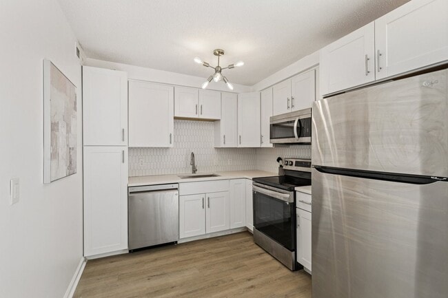 Building Photo - Stunning remodel