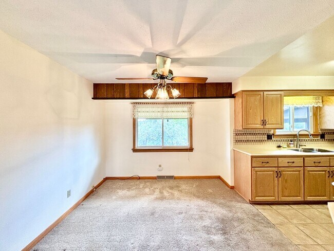 Building Photo - 2ND MONTH FREE FOR LEASE STARTING BY OCTOB...
