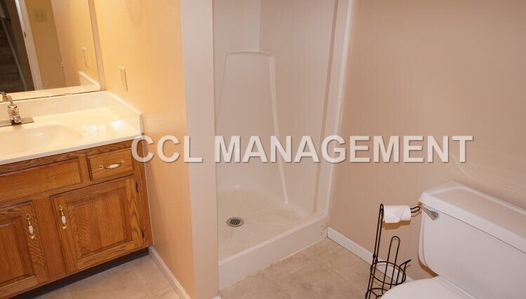 Building Photo - 2704 Norwich St