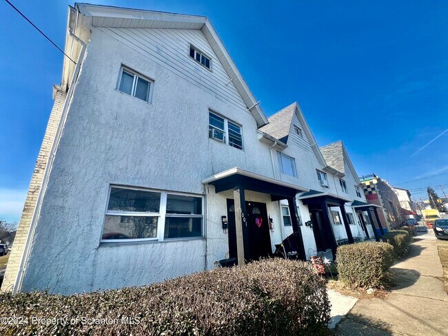 Building Photo - 1007 Washburn St