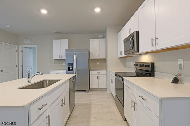 Building Photo - 1156 Brooklands Dr