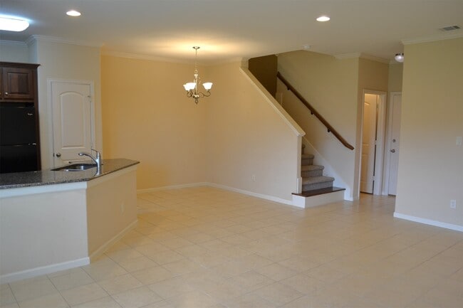 Building Photo - 336 Lazy Ln
