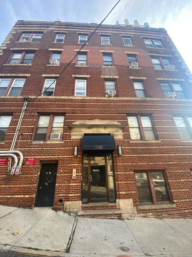 Building Photo - 508 67th St