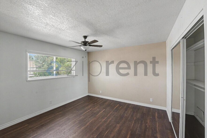 Building Photo - Unit