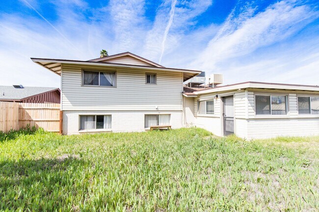 Building Photo - 3511 S Alder Dr