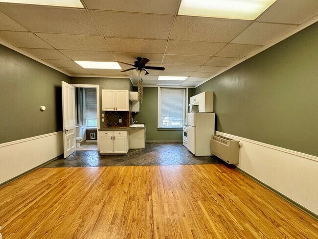 Building Photo - 11 Main St