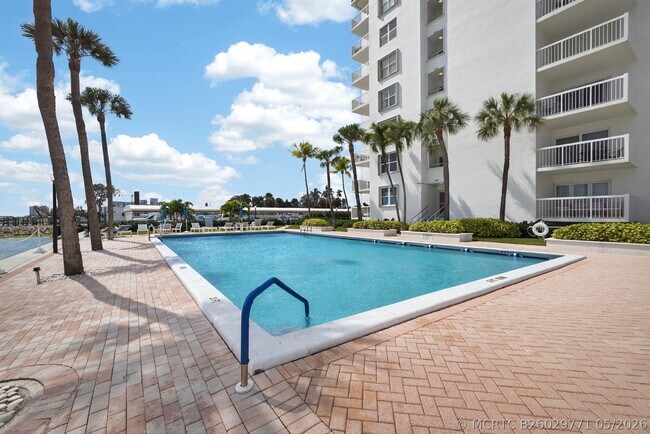 Building Photo - 2600 N Flagler Dr
