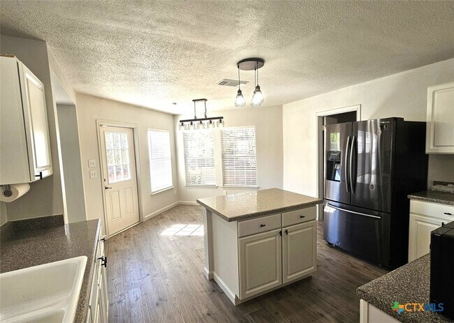 Building Photo - 1648 Dogwood Ln