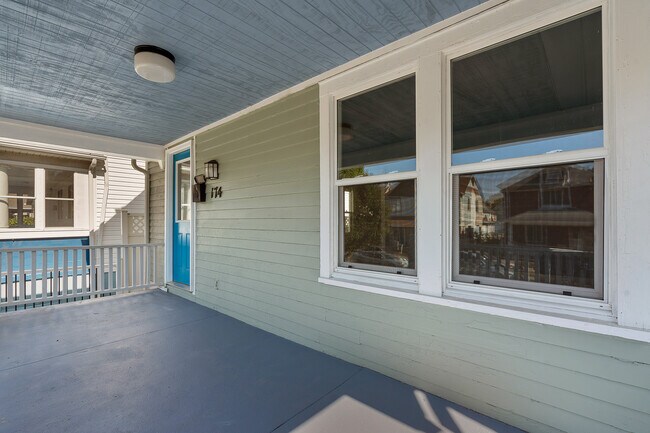 Building Photo - 174 Grove Ave