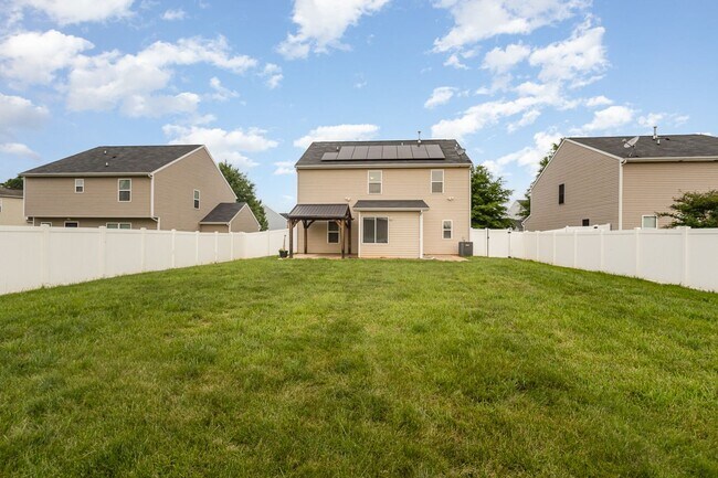 Building Photo - Lovely House in the North Lake Neigborhood