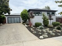 Building Photo - 2594 Roosevelt Ave