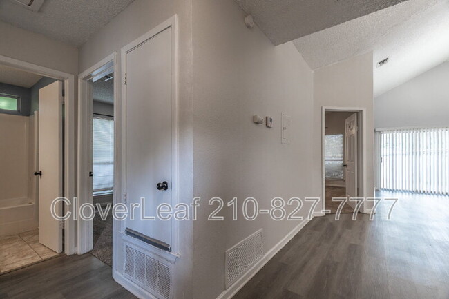 Building Photo - 535 E Ashley Rd
