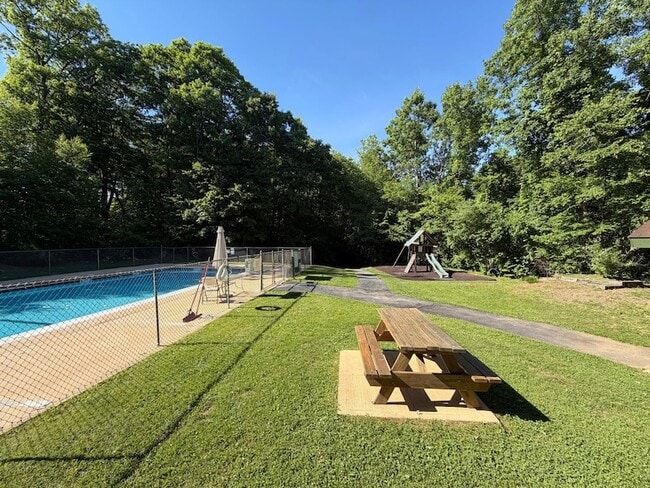 Building Photo - 506 Fox Run Ln