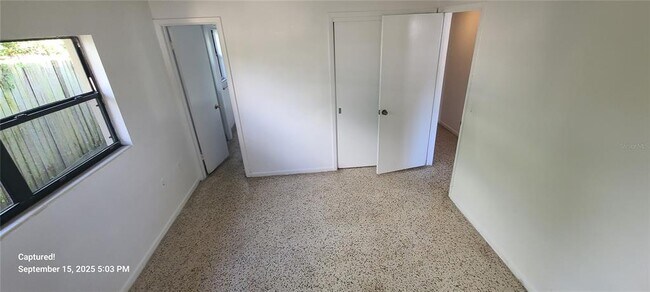 Building Photo - 2027 Bentley St