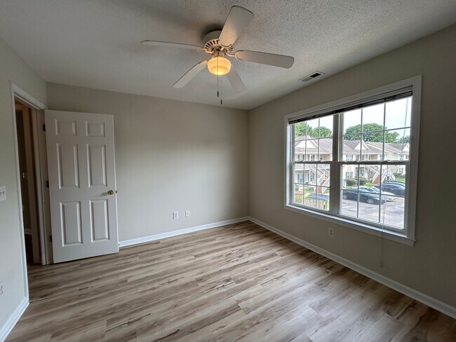 Building Photo - 2BR Condo in Holton Place – Pool, Porch, a...