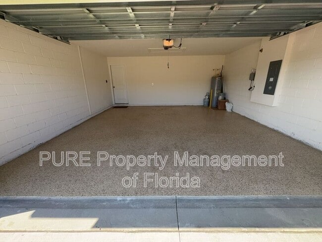 Building Photo - 618 SE 65th Terrace