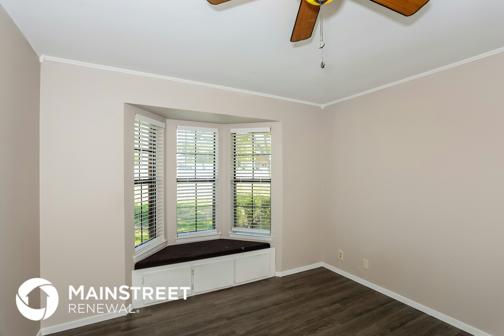 Building Photo - 1600 E Bankhead Dr