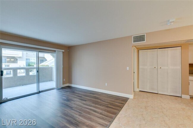 Building Photo - Beautiful Condo in a sought-after Gated Summerlin Community!