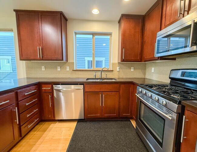 Building Photo - 3bd/2.5ba Seattle Townhome