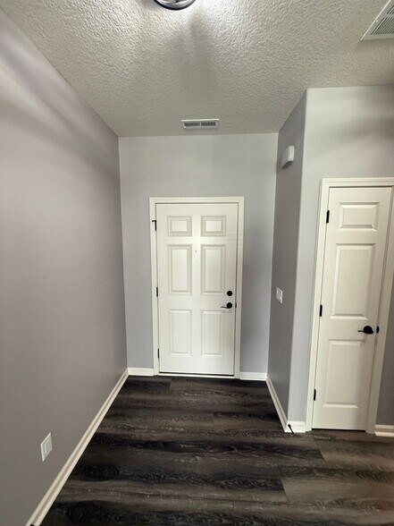 Building Photo - 6015 Melan Cove