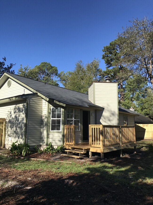 Building Photo - 611 Demere Street
