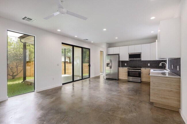 Building Photo - 2104 Columbia Cove