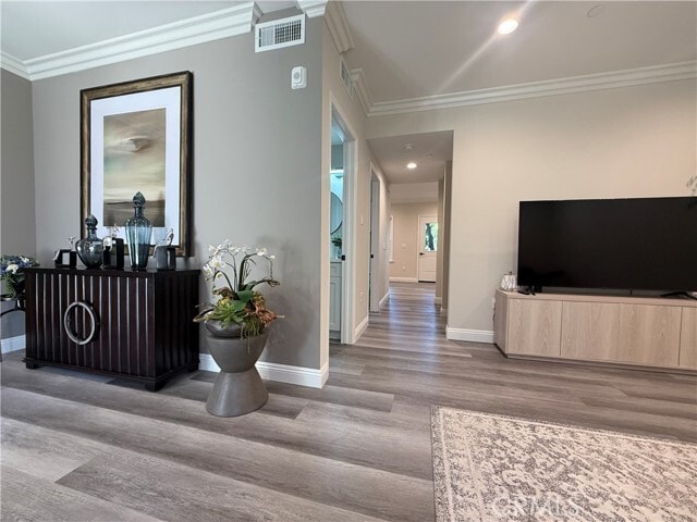 Building Photo - 571 Lincoln Ave