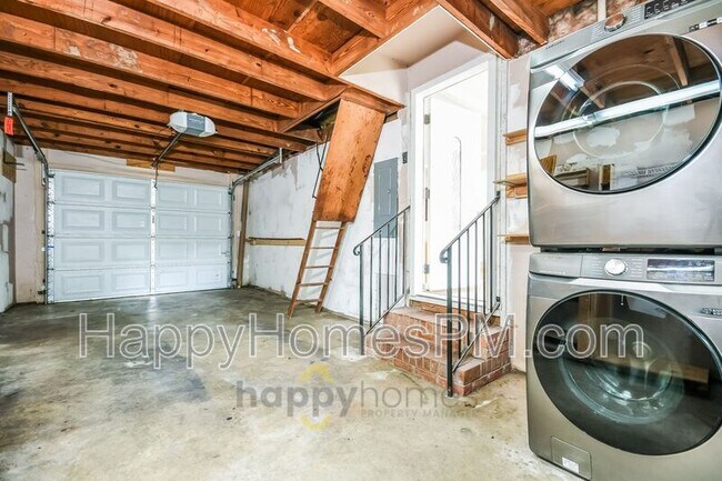 Building Photo - 2373 Otranto Rd