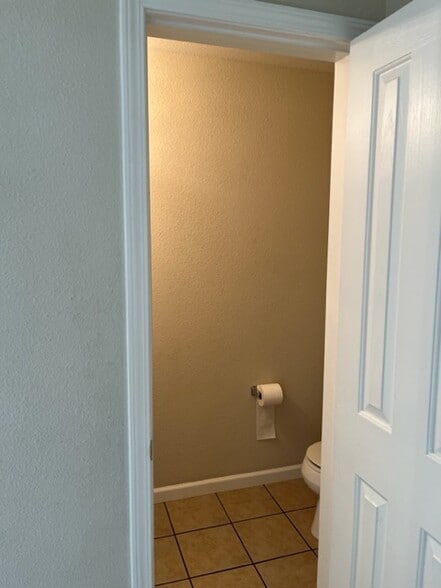 Half Bath - 1600 Park Ln