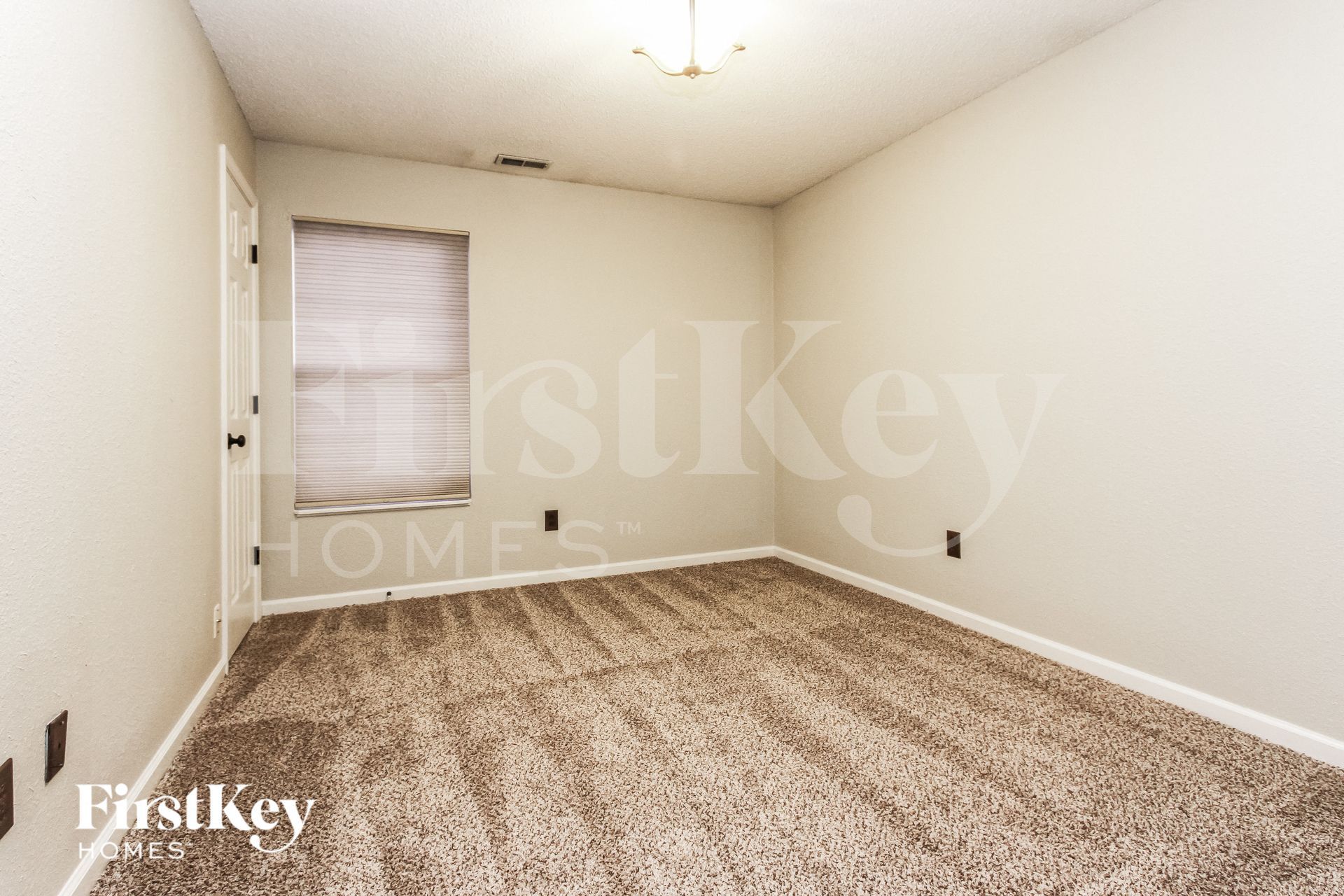 Building Photo - 1164 Chestnut Ln