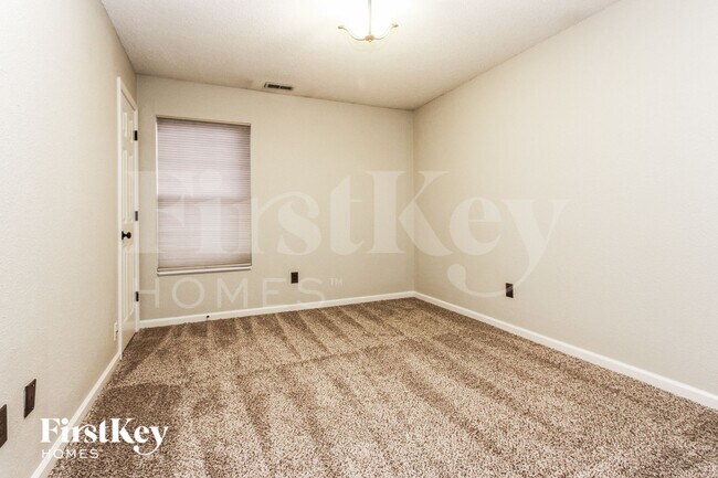 Building Photo - 1164 Chestnut Ln