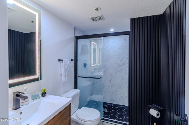 Building Photo - 7870 E Camelback Rd