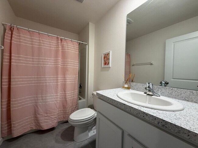 Building Photo - 4 Bed 2 Bath Home in Avalon Woods! FULLY FENCED YARD