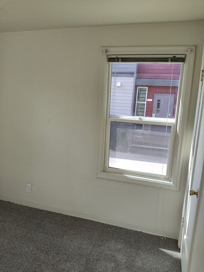 Building Photo - 4BR/2BA House only $2195/month!!!