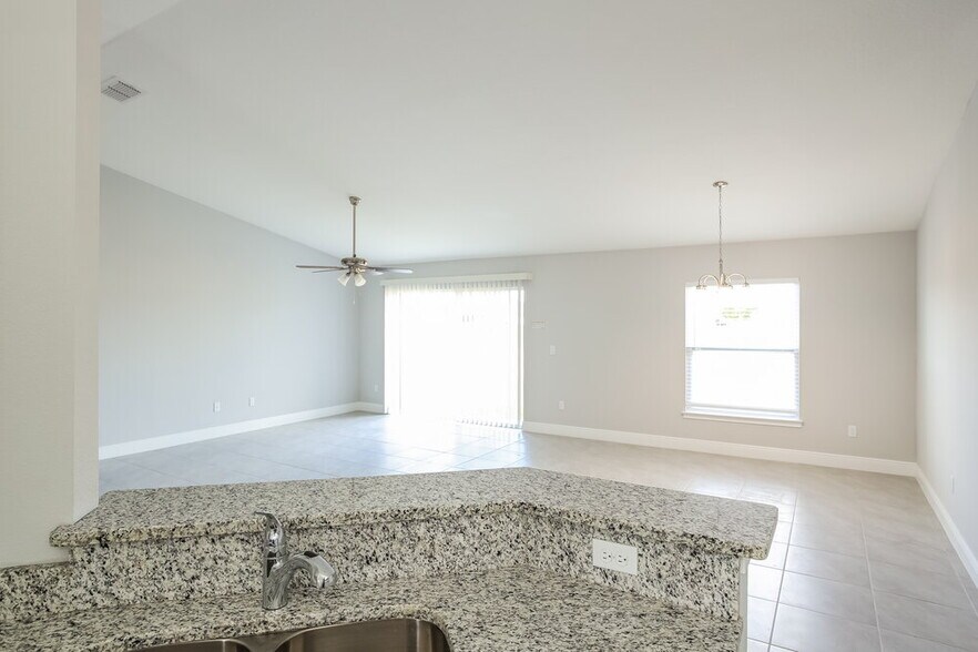 Building Photo - 437 Britten Dr