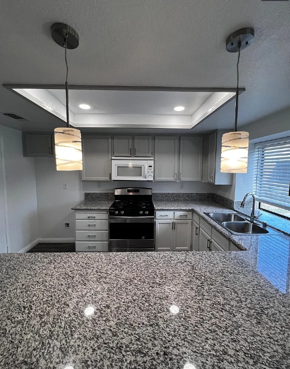 Building Photo - 824 Lois Ln