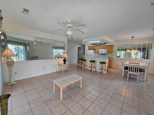 Building Photo - 1215 N Middleton Dr