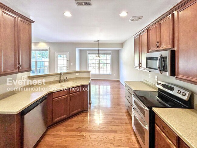 Building Photo - Beautiful 3-Bedroom Home with Garage / Pet...