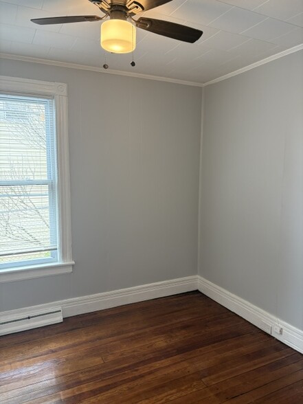 Building Photo - 206 Smith St