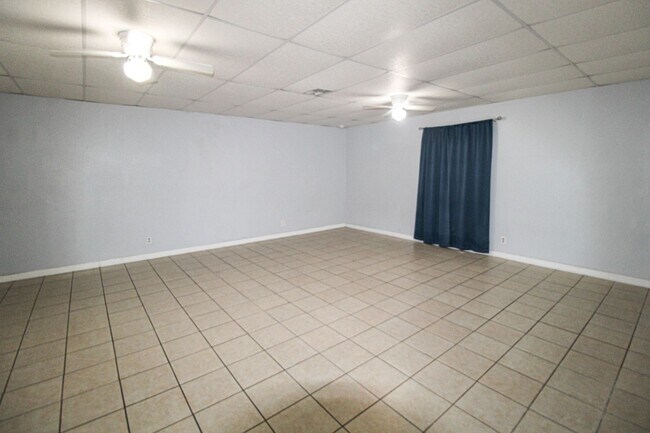 Building Photo - 10535 Breeds Hill Dr