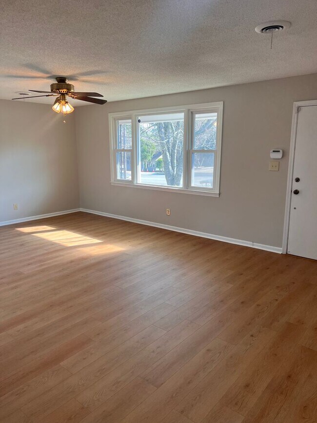 Building Photo - Adorable Ranch in Evans close to all schools