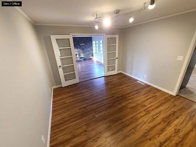 Building Photo - 11 Jan Ave