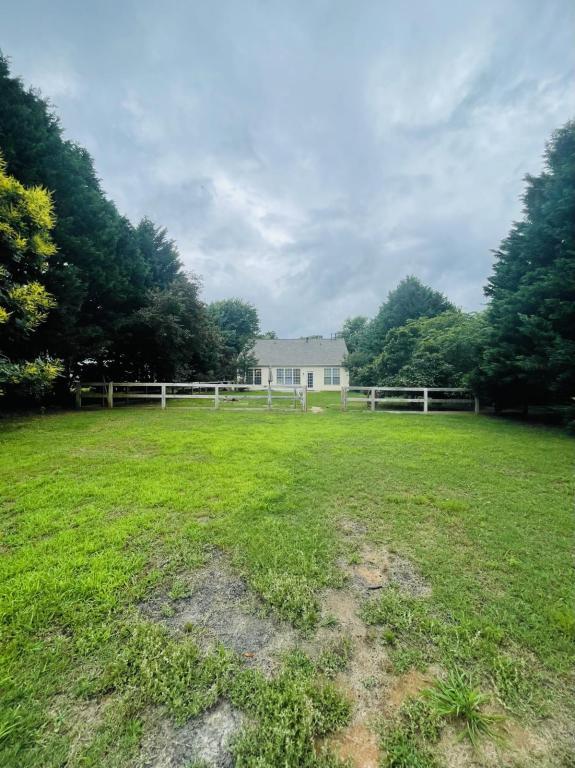 Building Photo - 156 Largess Ln