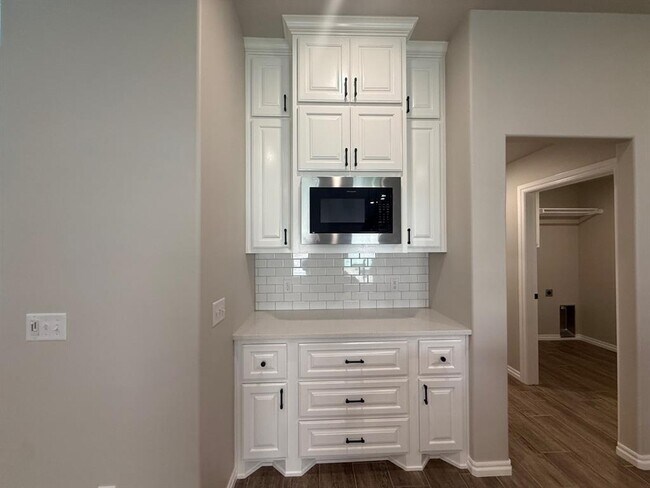 Building Photo - 8401 HazelWood Wy