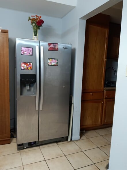 Building Photo - 1075 Knoll Ln