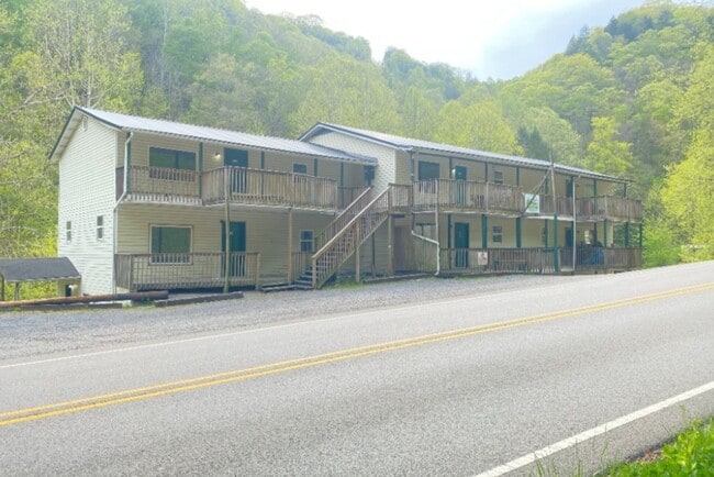 Primary Photo - 3314 Dante Mountain Rd