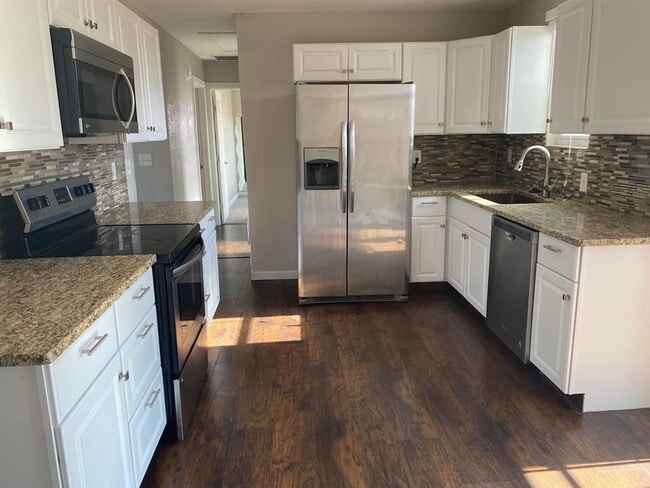 Building Photo - 3621 Spruce Ave