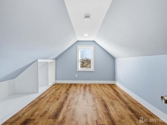 Building Photo - 14 John St