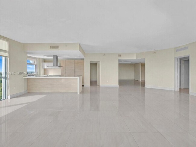 Building Photo - 17301 Biscayne Blvd