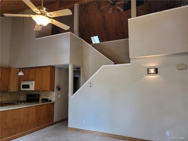 Building Photo - 14 Lakeside Dr